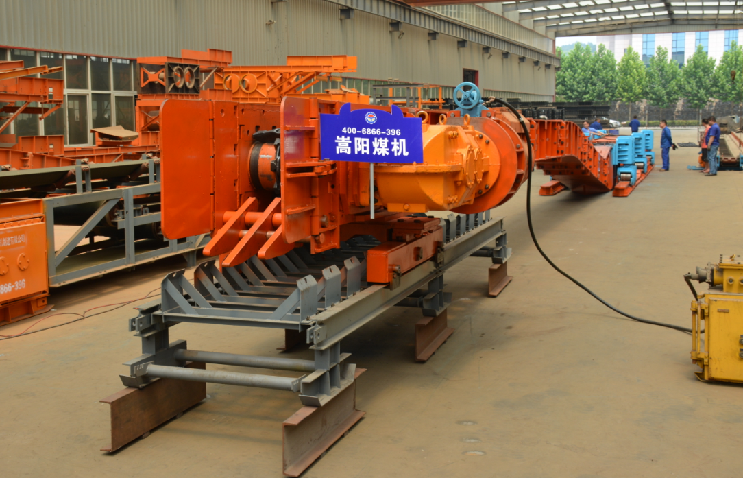 嵩陽(yáng)煤機(jī)刮板轉(zhuǎn)載機(jī).png